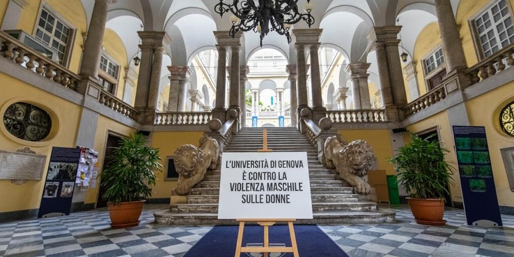 img realizzata con IA raffigurante atrio di balbi 5 con una cartello "università di genova è contro la violenza maschile sulle donne"